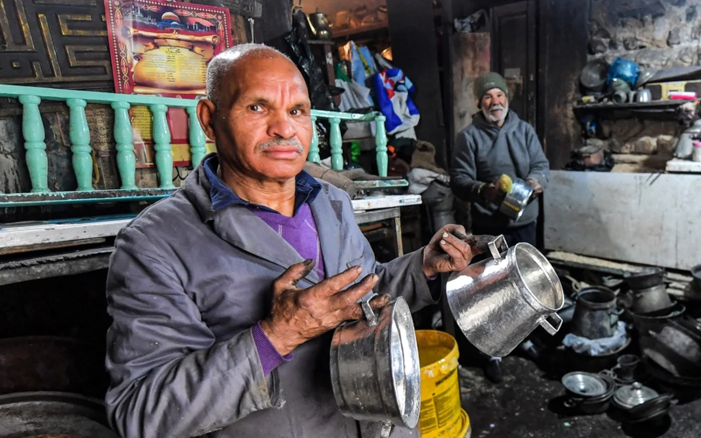 L’étamage consiste à revêtir l’ustensile d’une couche d’étain pour protéger les aliments d’une éventuelle oxydation du cuivre (AFP)