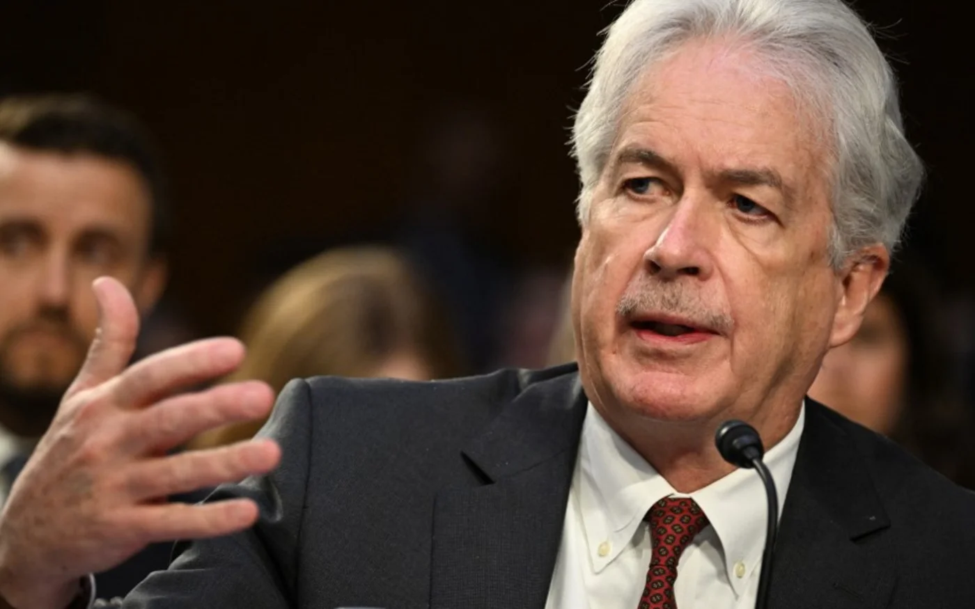 Le directeur de la CIA William Burns s’exprime à Washington, le 8 mars 2023 (AFP)