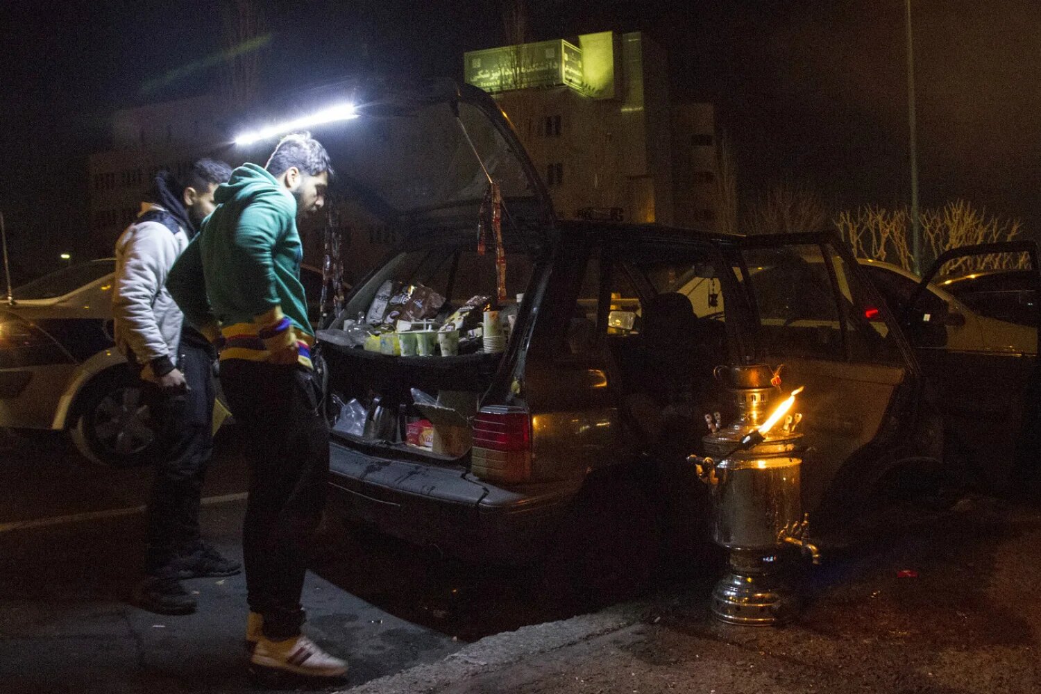 In central Tehran, a young man sells samovar tea and instant coffee from the back of his car at a quiet bridge over the Hakim Expressway. Like other street food traders in Tehran, he changes his spot constantly to attract more customers and avoid crackdowns by the municipal authorities. (MEE) 