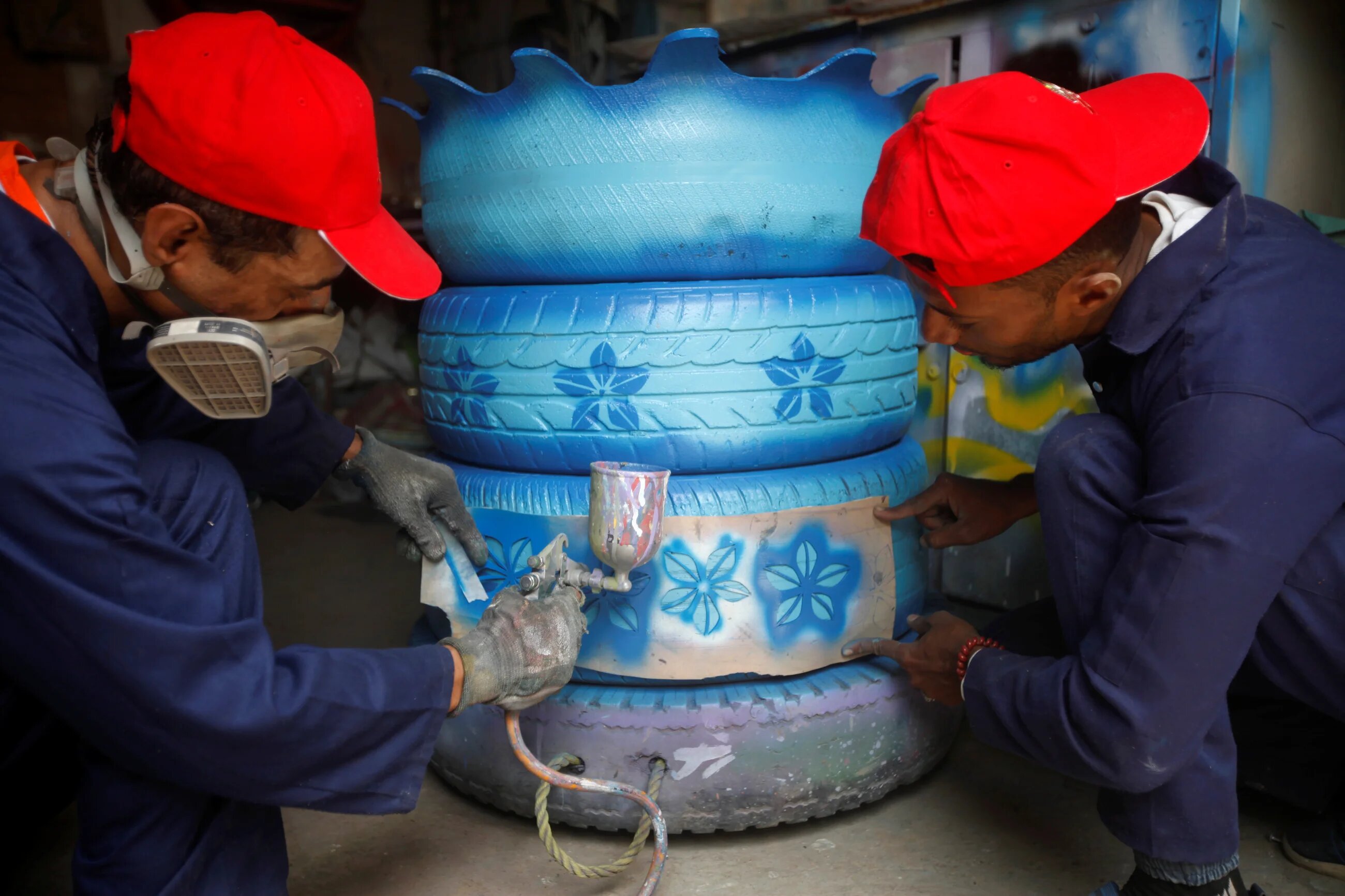 Yemeni furniture makers use spray paints and stencils are used to give used tyres a new look