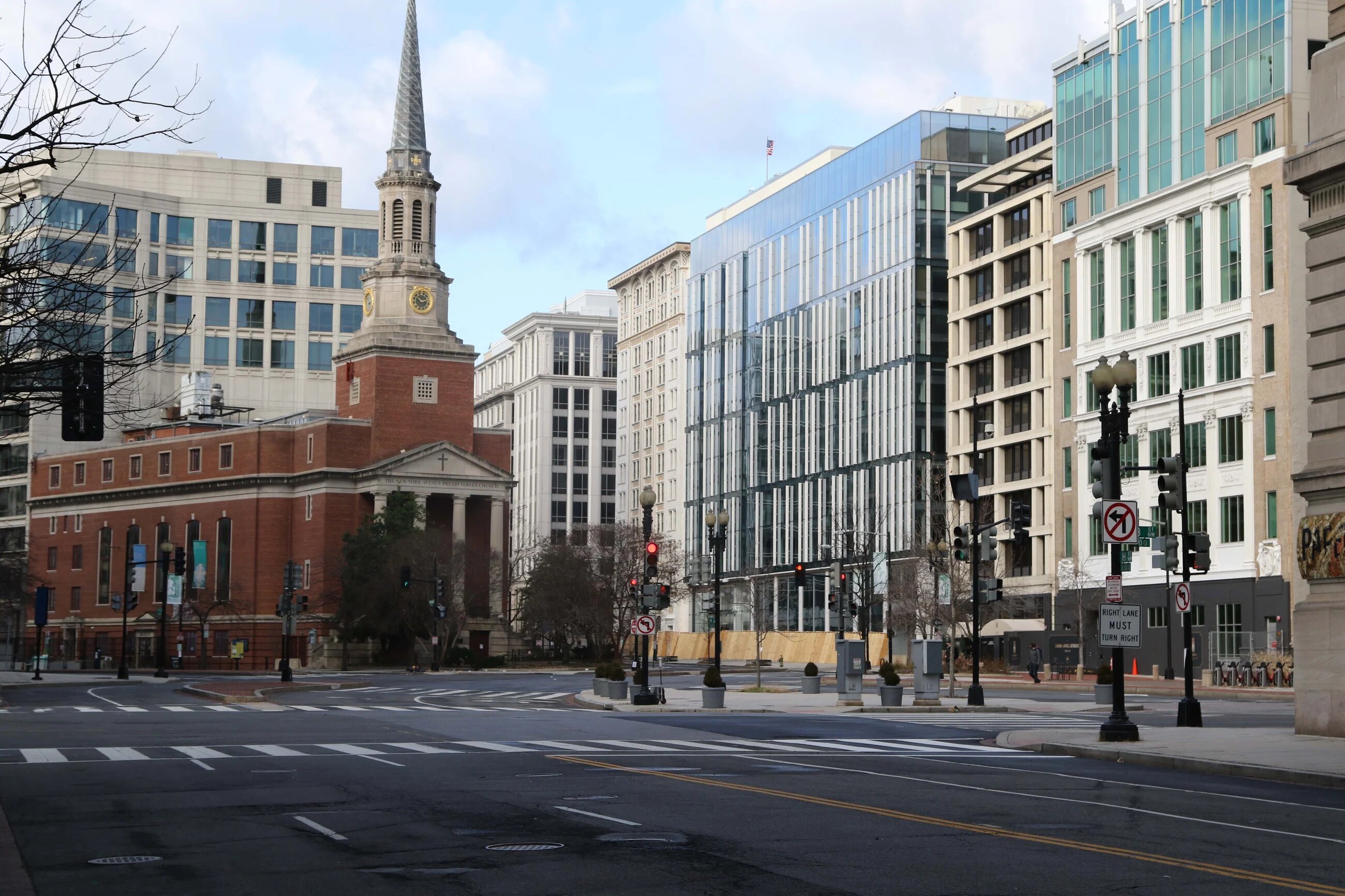 The streets of downtown Washington were nearly empty on Wednesday morning, with thousands of troops and barbed wire fencing closing off roads to both cars and pedestrians.