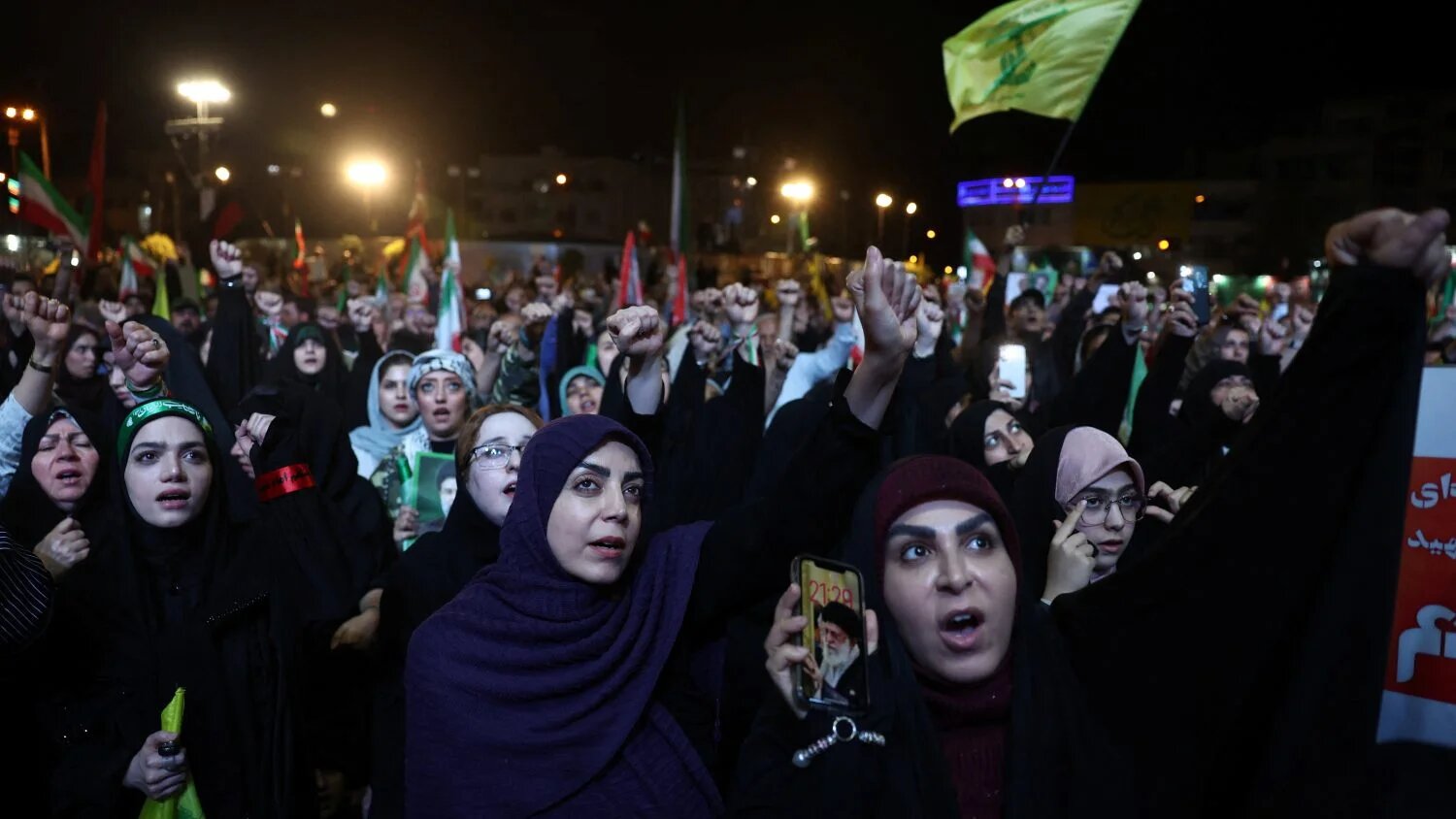 People chant during rally in Tehran, Iran, 1 June 2026 (Majid Asgaripour/WANA via Reuters)