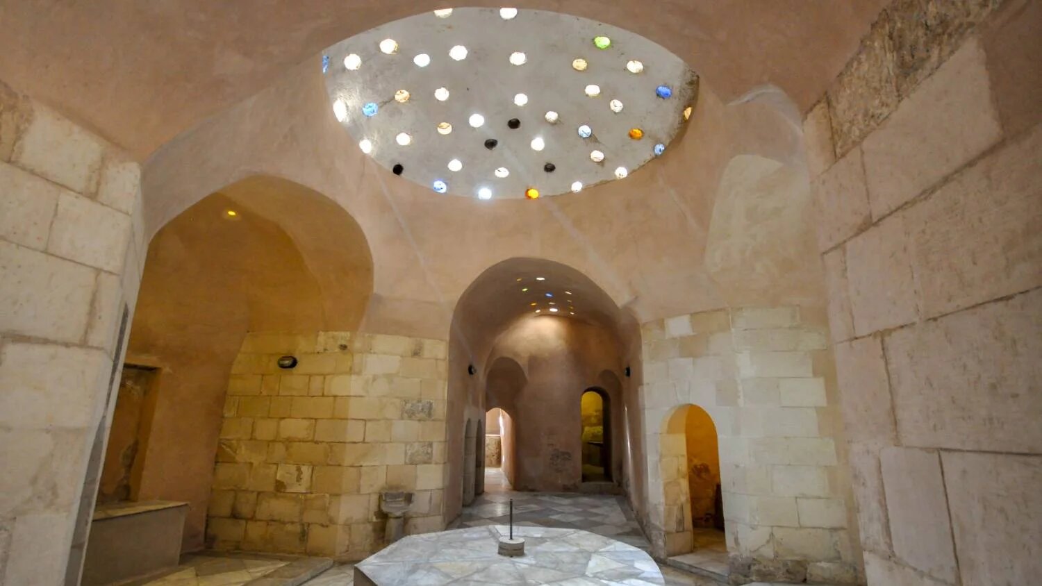 Le hammam Inal dans le Caire médiéval date de 1456, pendant la période mamelouke, et sert à présent de musée (WikiMedia)