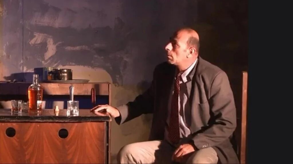 Hossam Madhoun acts in his staging of Slawomir Mrozek's The Emigrants in February 2022 (Supplied)