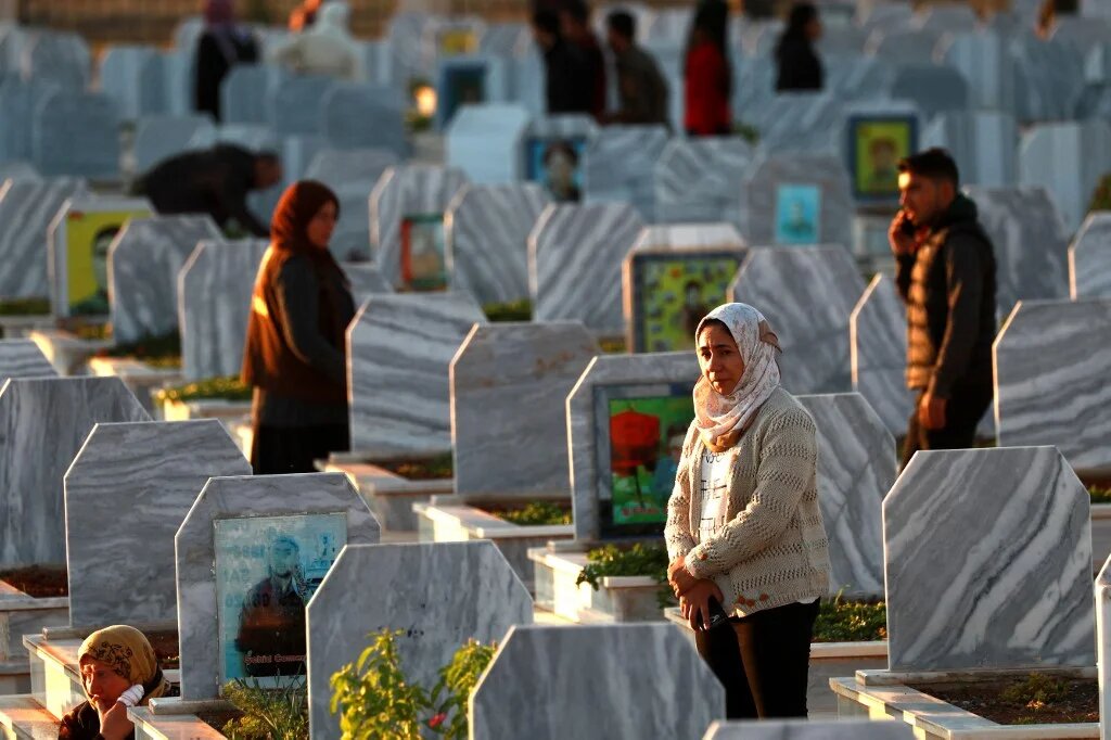 « Après dix ans de guerre, des dizaines de milliers de civils détenus arbitrairement en Syrie sont disparus, et des milliers d’autres ont été soumis à la torture, à des violences sexuelles ou sont morts en détention », rappelle le rapport de la Commission d’enquête de l’ONU sur la République arabe syrienne (AFP)