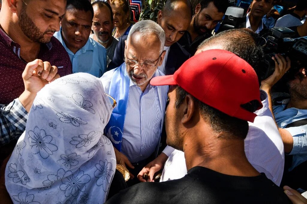 Un récent sondage sur les intentions de vote pour les prochaines législatives rétrograde Ennahdha en troisième position derrière le Parti destourien libre d’Abir Moussi et « le parti de Kais Saied », un groupe de partisans du chef de l’État non formellement constitué (AFP/Fethi Belaïd)