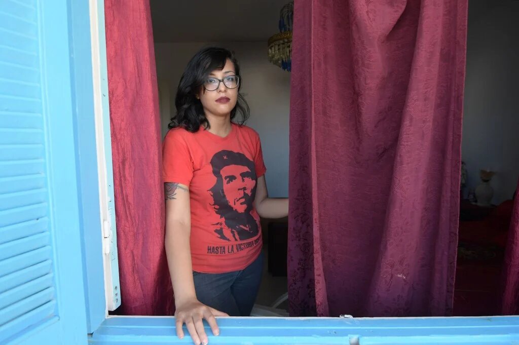Emna Charki, 27 ans, a été reconnue coupable d’atteinte à la religion et d’incitation à la haine après avoir partagé le 4 mai deux paragraphes enluminés comme le texte sacré musulman. Elle a été condamnée le 14 juillet à six mois de prison ferme (AFP)
