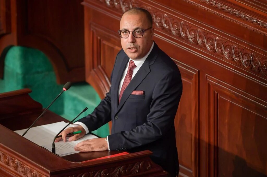 Les députés tunisiens ont approuvé mardi un gouvernement de technocrates mené par Hichem Mechichi (en photo), le second cabinet en six mois, écartant la possibilité d’une dissolution sans pour autant mettre fin aux tensions politiques (AFP)