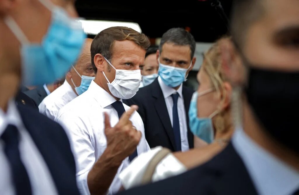 Alors que les partis de droite ont presque toujours eu les larges faveurs de l’électorat votant au Liban, Emmanuel Macron (ici à Beyrouth en septembre 2020) est sorti, sans surprise, en vainqueur de ces suffrages, loin devant Marine Le Pen (à peine plus de 11 % des voix) (AFP/Patrick Baz)