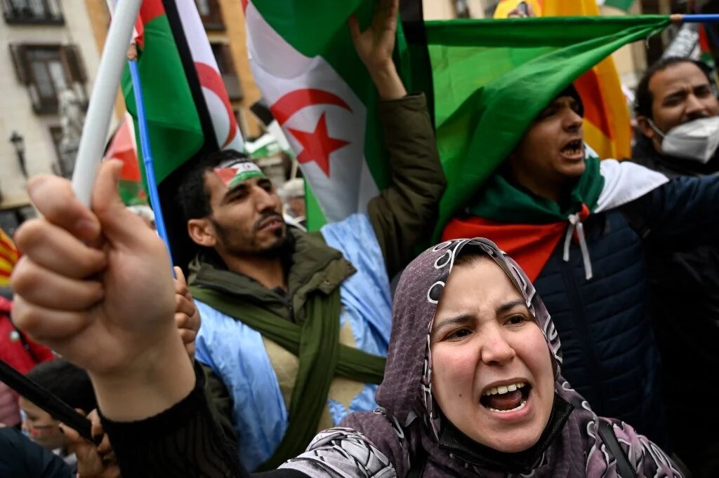 Manifestation dans la capitale espagnole, Madrid, le 26 mars 2022, dénonçant la nouvelle posi-tion du gouvernement sur la question sahraouie (AFP/Pierre-Philippe Marcou)