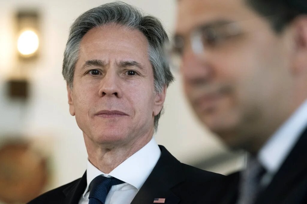 Le secrétaire d’État américain Anthony Blinken écoute le chef de la diplomatie marocaine Nasser Bourita lors du sommet organisé en Israël avec les pays arabes, le 18 mars 2022 (AFP/Jacquelyn Martin)