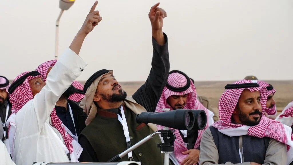 Saudi men look to spot the first crescent of the moon marking the start of the Muslim holy fasting month of Ramadan, in the southern Saudi city of Hautat Sudair, on February 28, 2025. Saudi Arabia and its Gulf neighbours on February 28 announced that the Muslim fasting month of Ramadan would begin the following day.