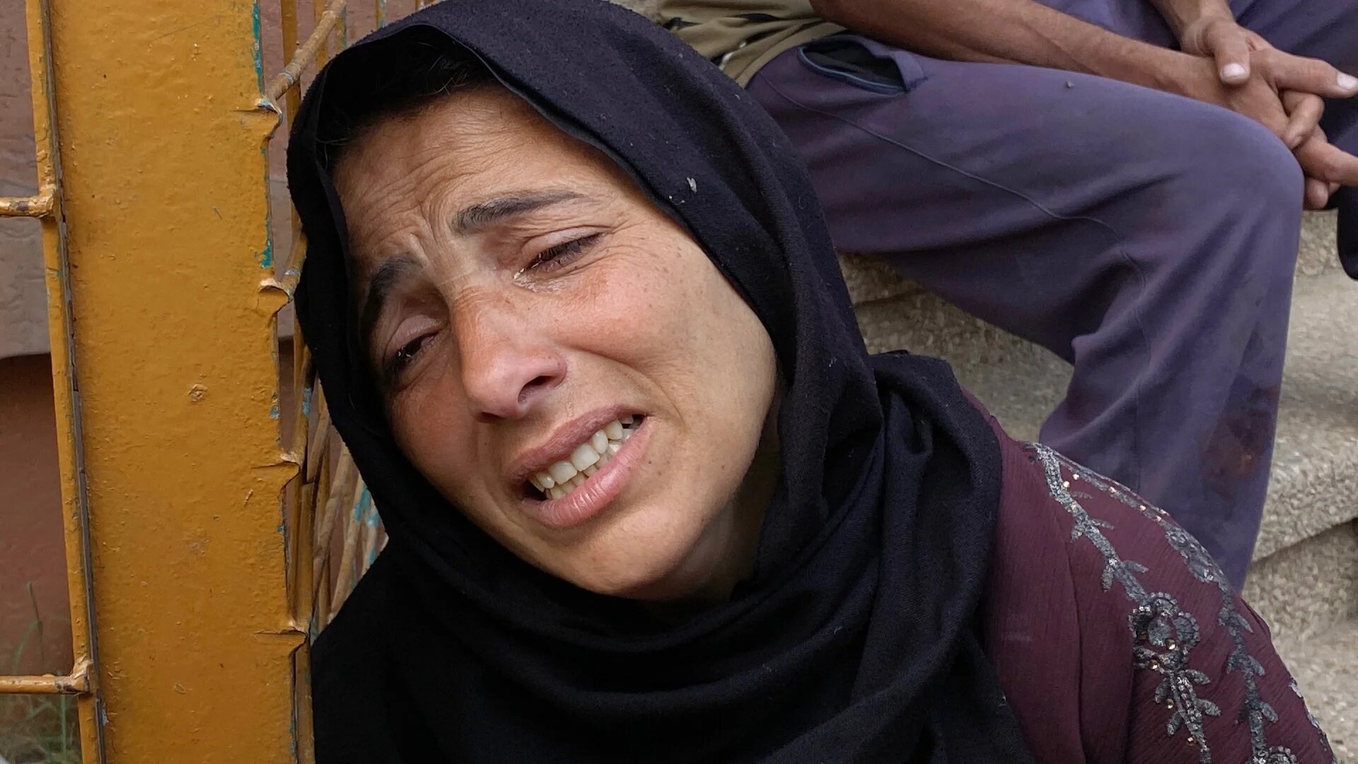 A Palestinian woman mourns a relative killed in Israeli strikes at Nasser hospital in Khan Younis, southern Gaza Stripm on 15 May 2025 (AFP)