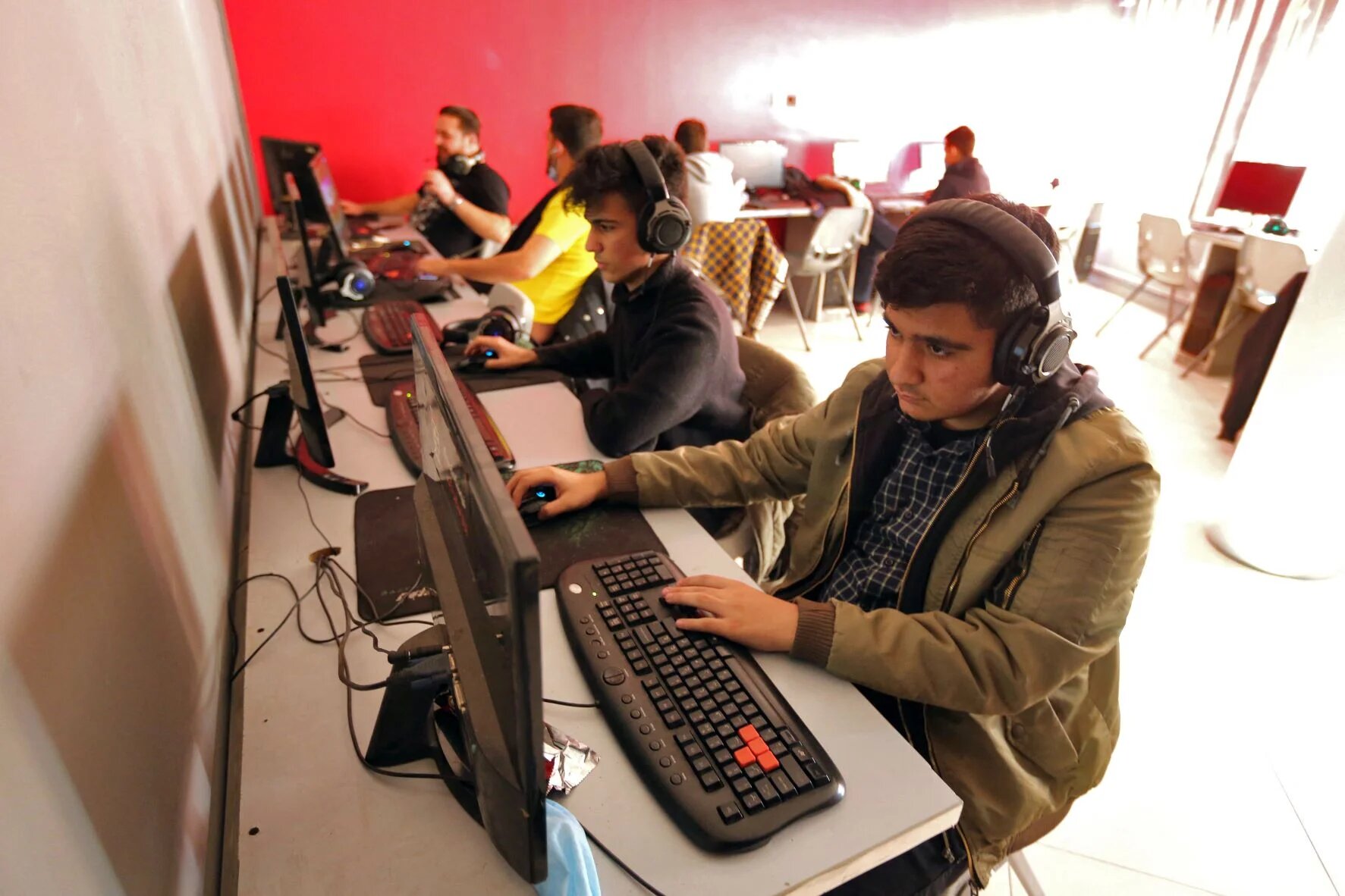 Youths play an online multiplayer game at a Tehran internet cafe on January 24, 2021 (AFP)