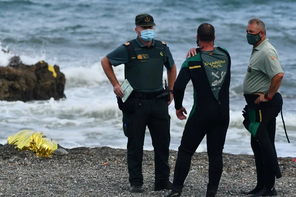 L’Espagne est l’une des principales portes d’entrée vers l’Europe pour les migrants au départ de l’Afrique du Nord. Au moins 1 025 personnes sont mortes lors de la traversée de la Méditerranée en 2021, devenu d’ores et déjà « l’année la plus meurtrière sur la route migratoire vers l’Espagne », selon l’Organisation internationale pour la migration (AFP/Antonio Sempere)