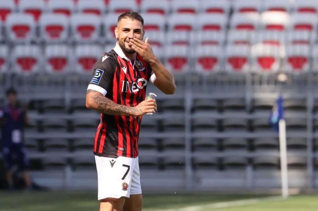 Andy Delort, dans le maillot de l’OGC Nice, après un but contre l’AS Monaco, le 19 septembre 2021 (AFP/Valery Hache)