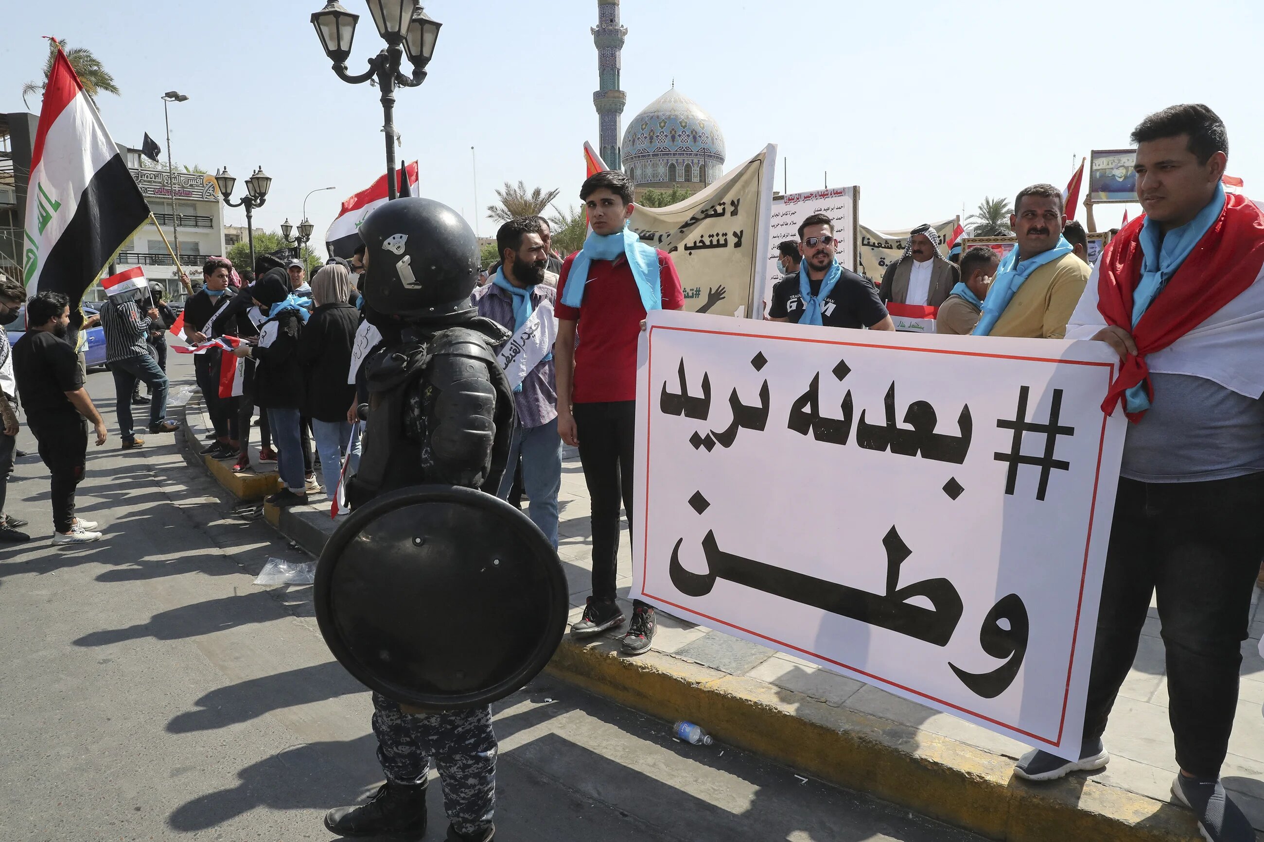 Iraqis rally at Fardous Square in central Baghdad