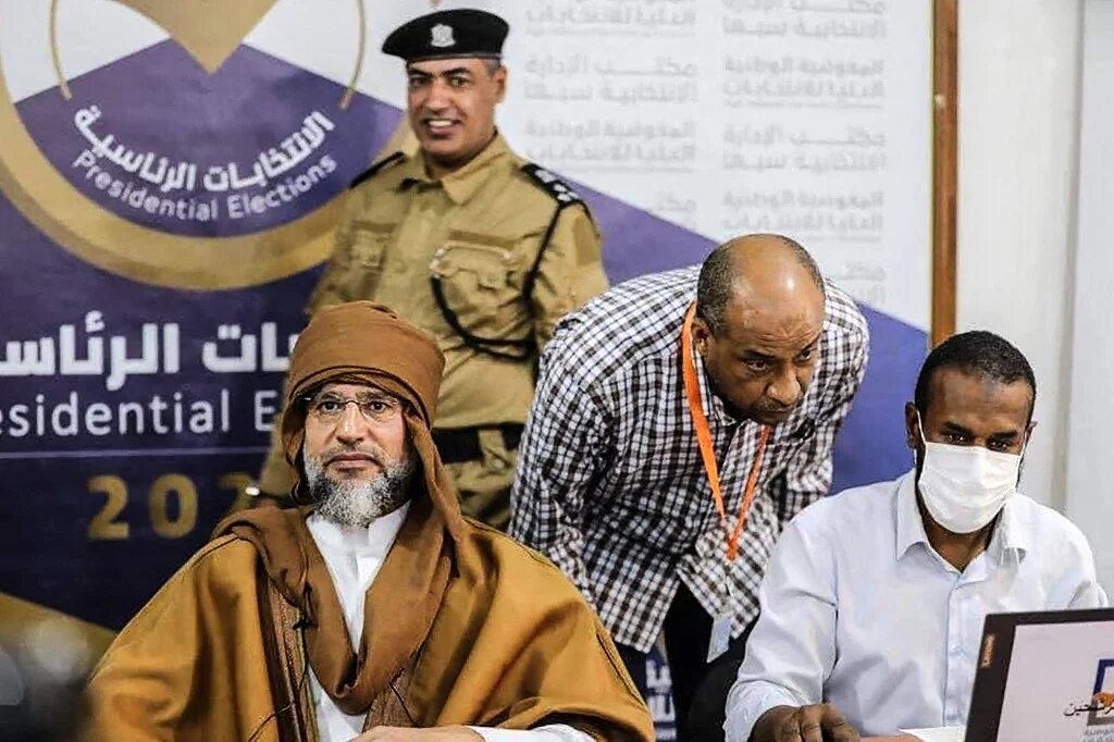 Saïf al-Islam Kadhafi lors du dépôt de sa candidature à la présidentielle, le 14 novembre 2021, à Sebha (sud) (AFP)