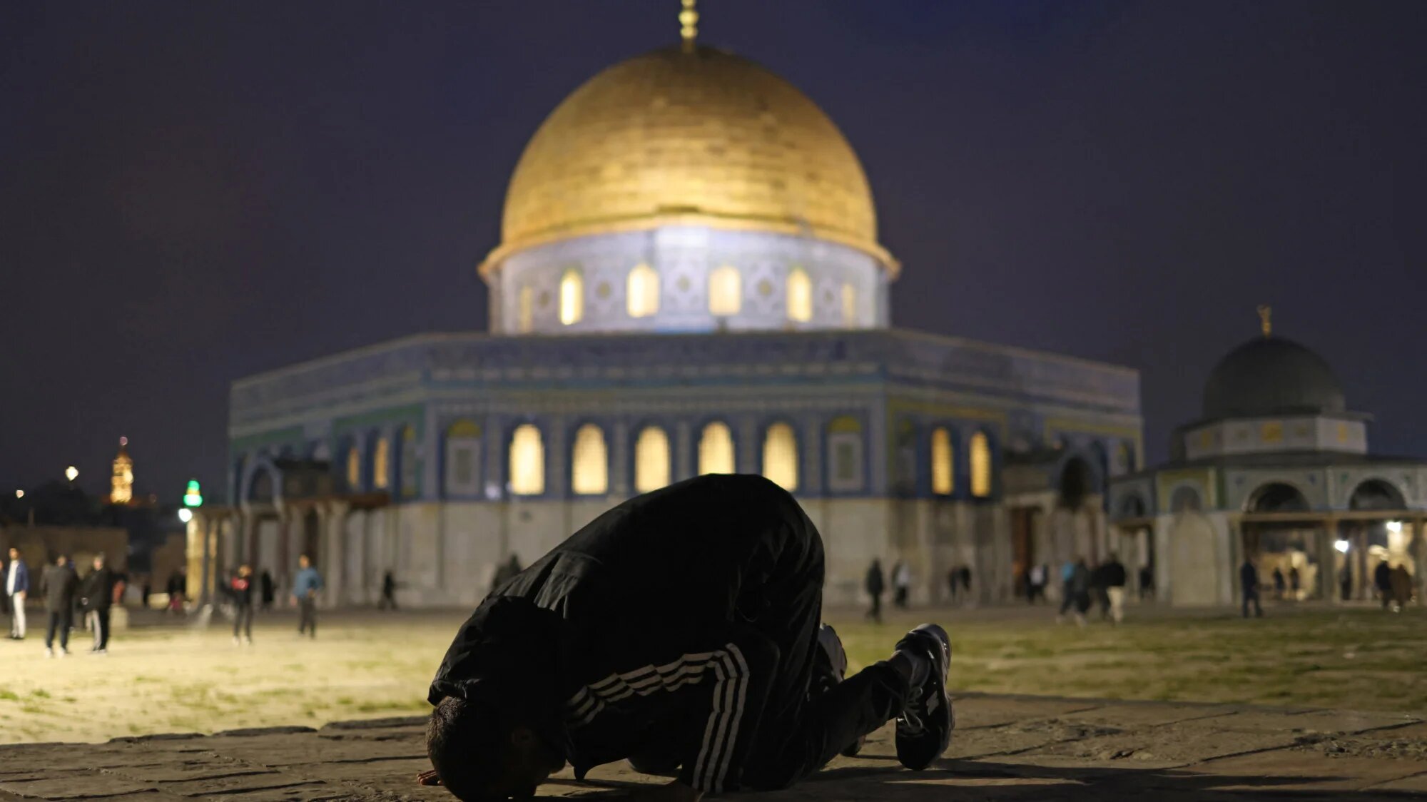 Muslim worshippers gather at the Al-Aqsa Mosque for the fajr dawn prayer in Jerusalem on 9 April 2026 (AFP/Ahmad Gharabli)