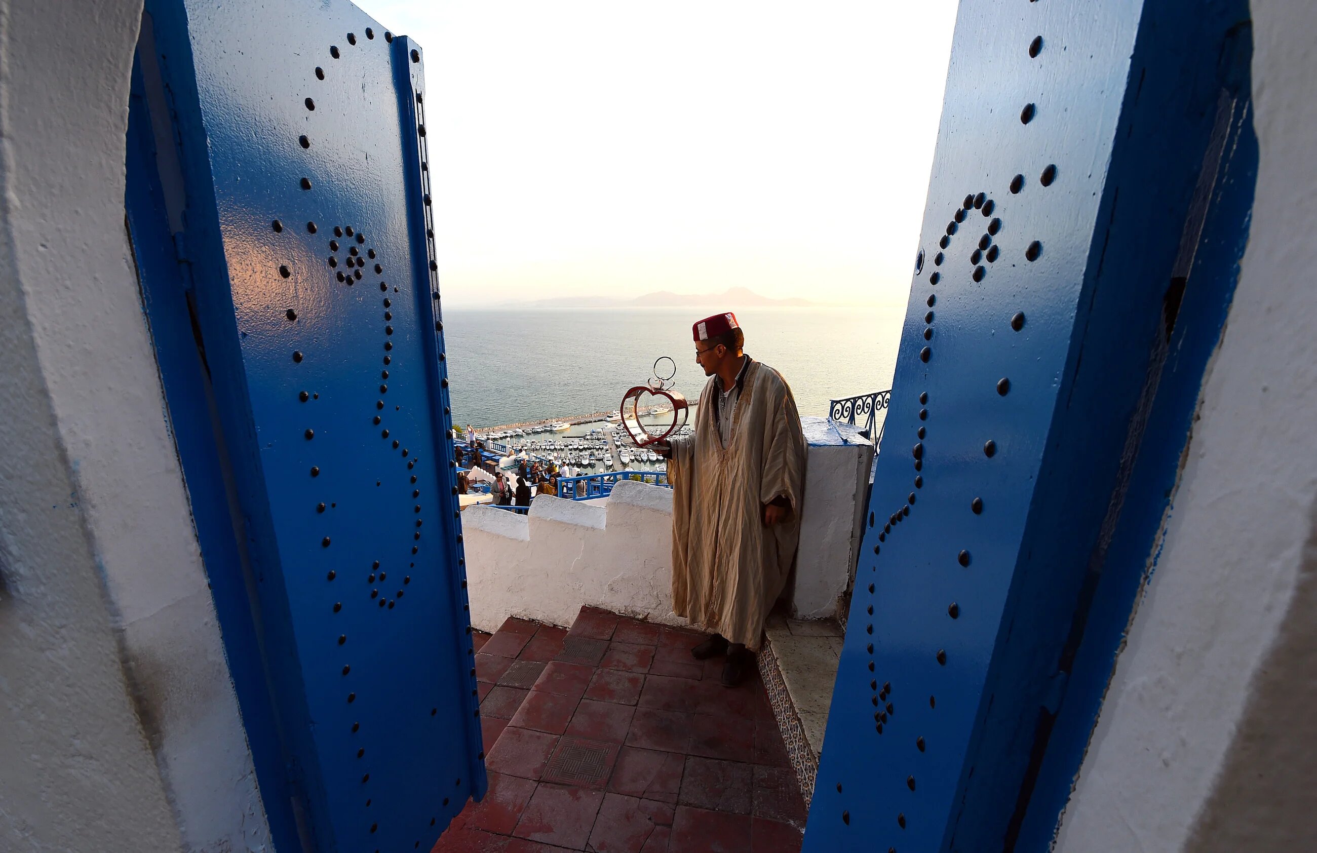 Le très touristique village de Sidi Bou Saïd, à 15 km de Tunis (AFP)