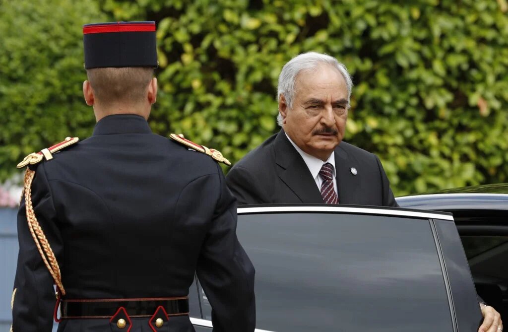 Un jet privé régulièrement utilisé par Khalifa Haftar et son entourage a effectué un aller-retour entre Benghazi et Paris, les 20 et 22 septembre (AFP)