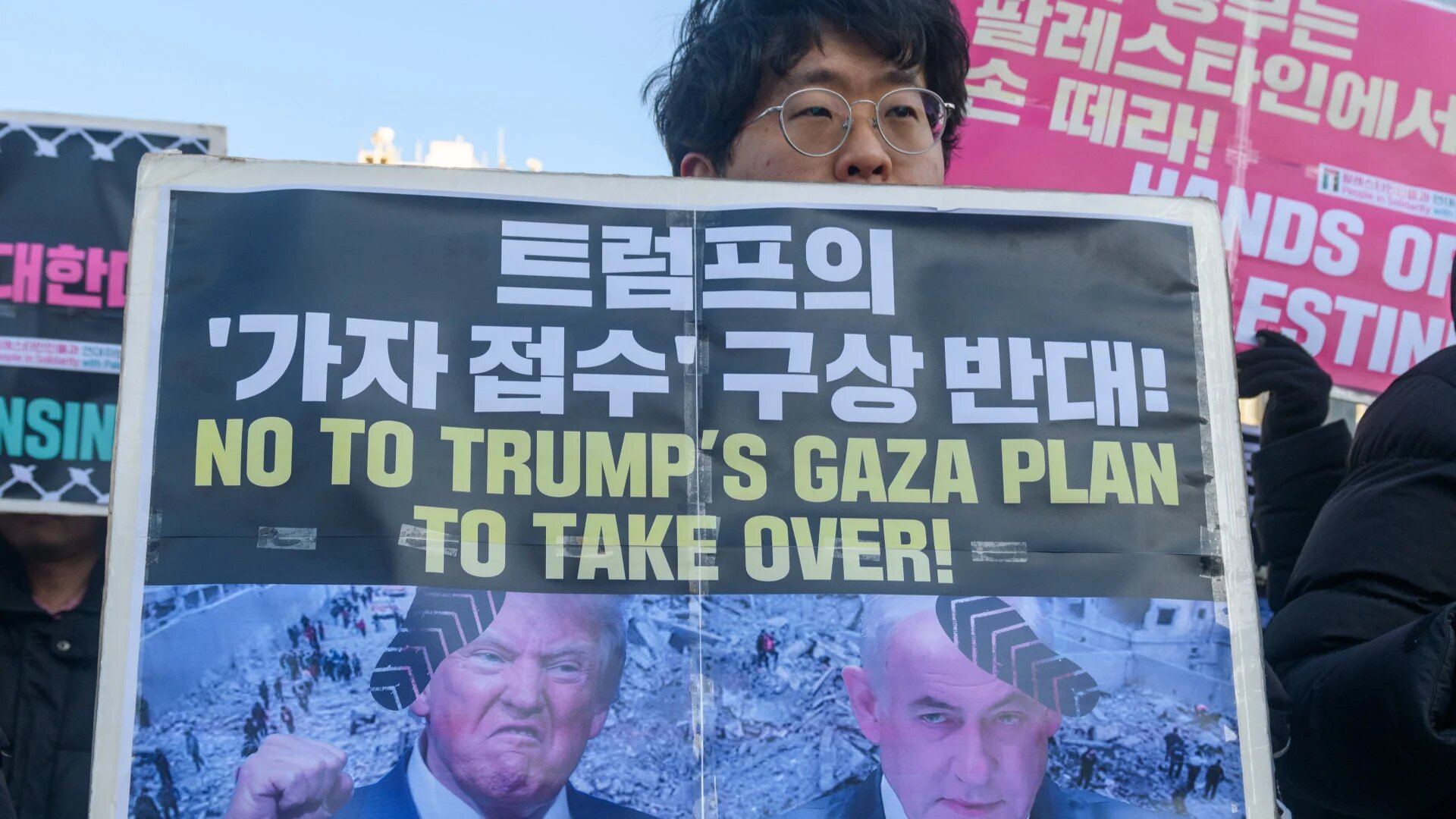 Pro-Palestinian demonstrators protest against US President Donald Trump's proposed takeover of the Gaza Strip near the US embassy in Seoul, South Korea, on 5 February 2025 (Kim Jae-Hwan/SOPA via Reuters)