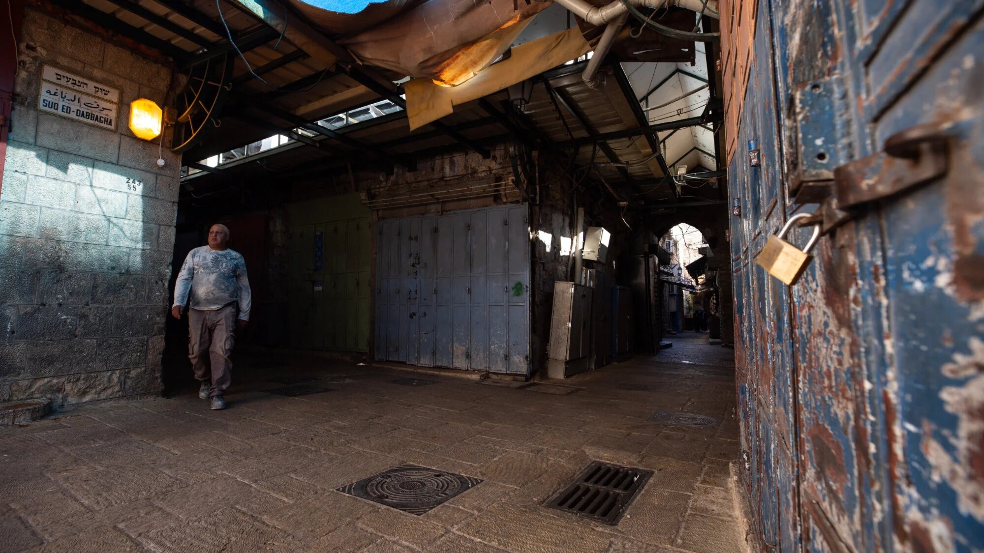 Palestinian in Jerusalem's Old City participate in global strike calling for a ceasefire in Gaza (MEE/Latifeh Abdellatif)