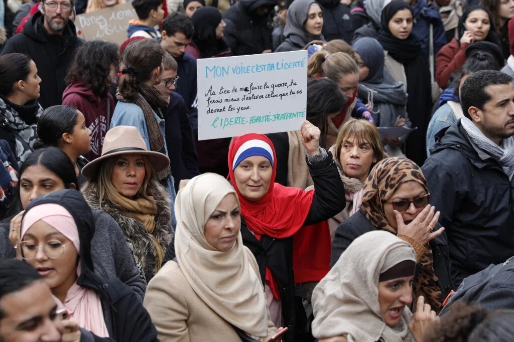 A woman holds a placard reading 'my veil is my freedom' as she takes part in a demonstration in Paris to protest against Islamophobia, 10 November 2019 (AFP)