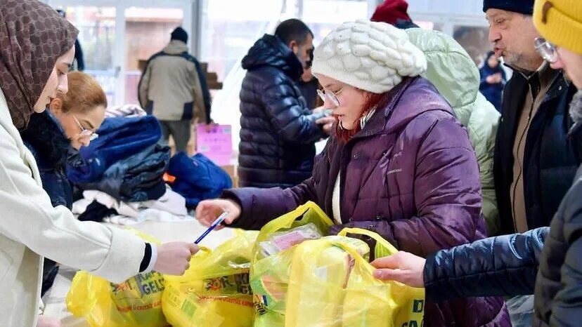 Volunteers in Istanbul working to prepare essential items for those most affected by the earthquake (Foto: Irem Danalioglu)