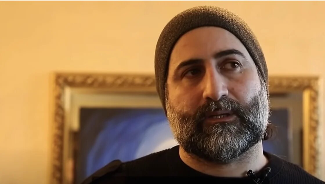 Omar ben Laden a grandi avec son père, dans les camps d’entraînement de l’organisation, avant de décider, en 2001, de suivre sa propre voie (capture d’écran)