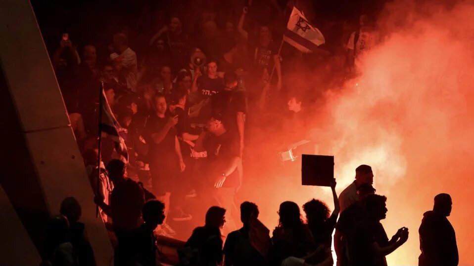 Demonstrators light fires during a protest against the Israeli government in Jerusalem on 31 March 2024 (Ahmad Gharabli/AFP)