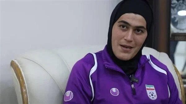 Zohreh Koudaei, 32 ans, a arrêté deux tirs et l’Iran l’a emporté 4-2 face à la Jordanie lors de la séance de tirs au but assurant la première qualification iranienne à la Coupe d’Asie féminine (capture d’écran/Twitter)