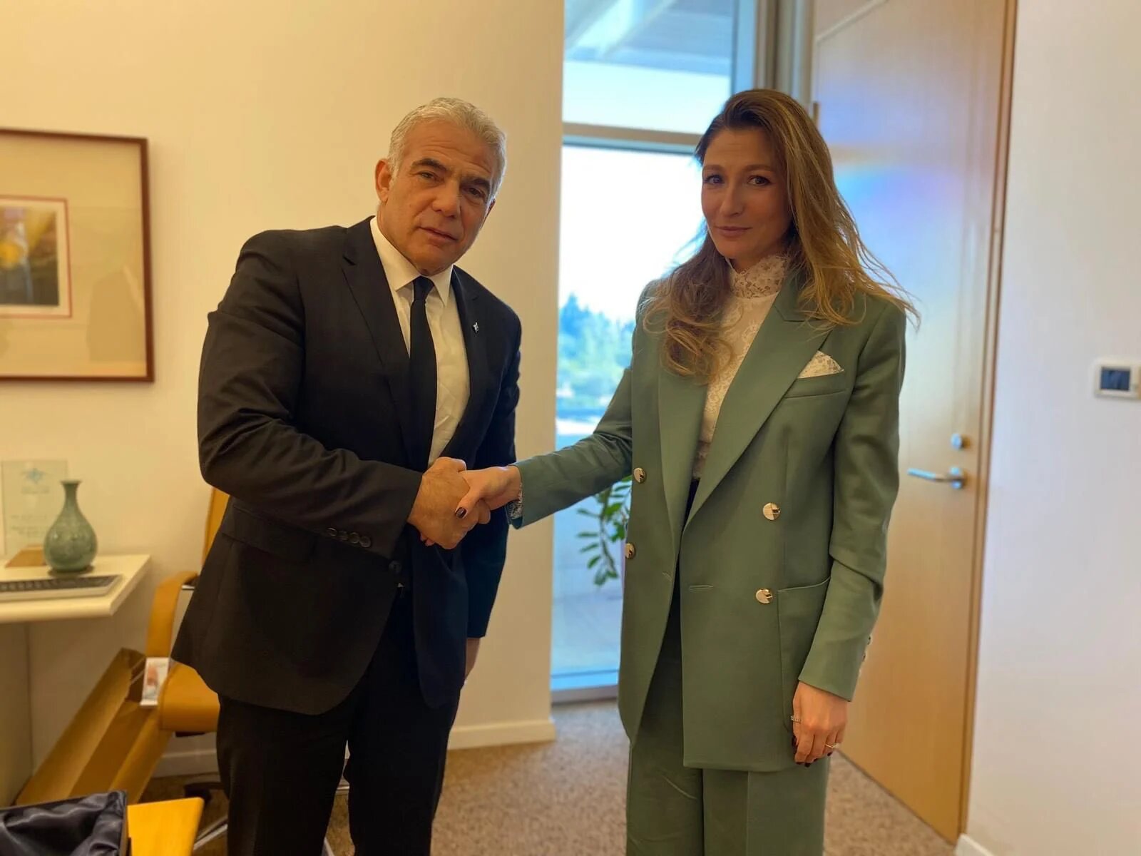 israel-ukraine-yair-lapid-emine-dzhaparova-febraury-2022-twitter
