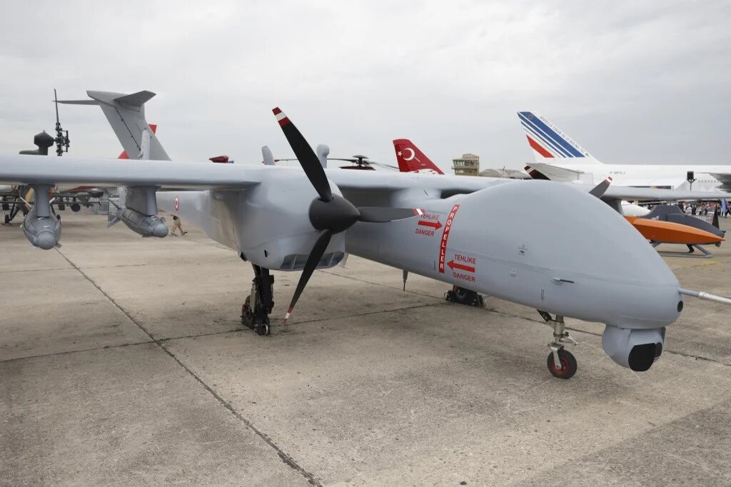 A T Aksungur, an unmanned aerial vehicle (UAV) developed by Turkish Aerospace industries (TAI), is displayed during the International Paris Air Show at the Paris–Le Bourget Airport, on June 20, 2023. (Geoffroy Van der Hasselt / AFP)