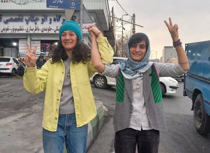 A photo showing Niloofar Hamedi and Elaheh Mohammadi shortly after their release from prison which later prompted new charges over inappropriate hijab (X)