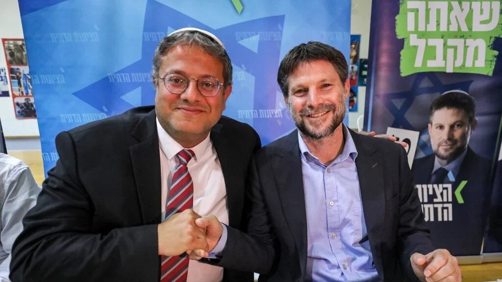 Israeli far-right National Security Minister Itamar Ben Gvir (L) and his far-right ally Finance Minister Bezalel Smotrich (R), 26 October 2022 (AFP)