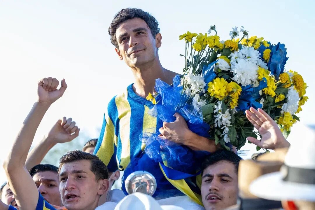 Lefter, played by Erdem Kaynarca, has a bittersweet story that sheds light on Turkey's recent history with its embattled minorities. (Huseyin Bilgi / Neftlix) 