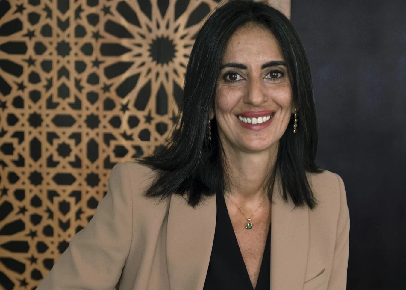 Pour la première fois dans l’histoire du Maroc, une femme est nommée à la tête du ministère de l’Économie et des Finances : Nadia Fettah Alaoui avait été ministre du Tourisme de 2019 à 2021 (Facebook/HEC Paris)