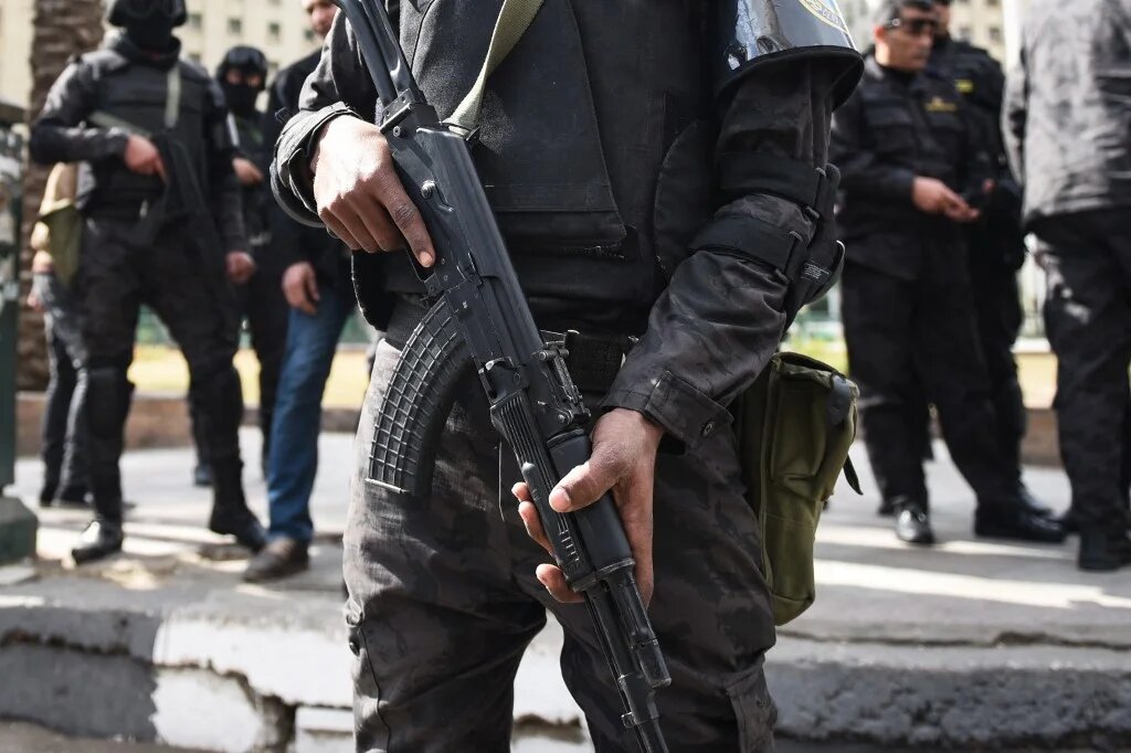 Members of the Egyptian police special forces stand guard in Cairo's Tahrir Square on 25 January 2016, as the country marked the fifth anniversary of the 2011 uprising (AFP)