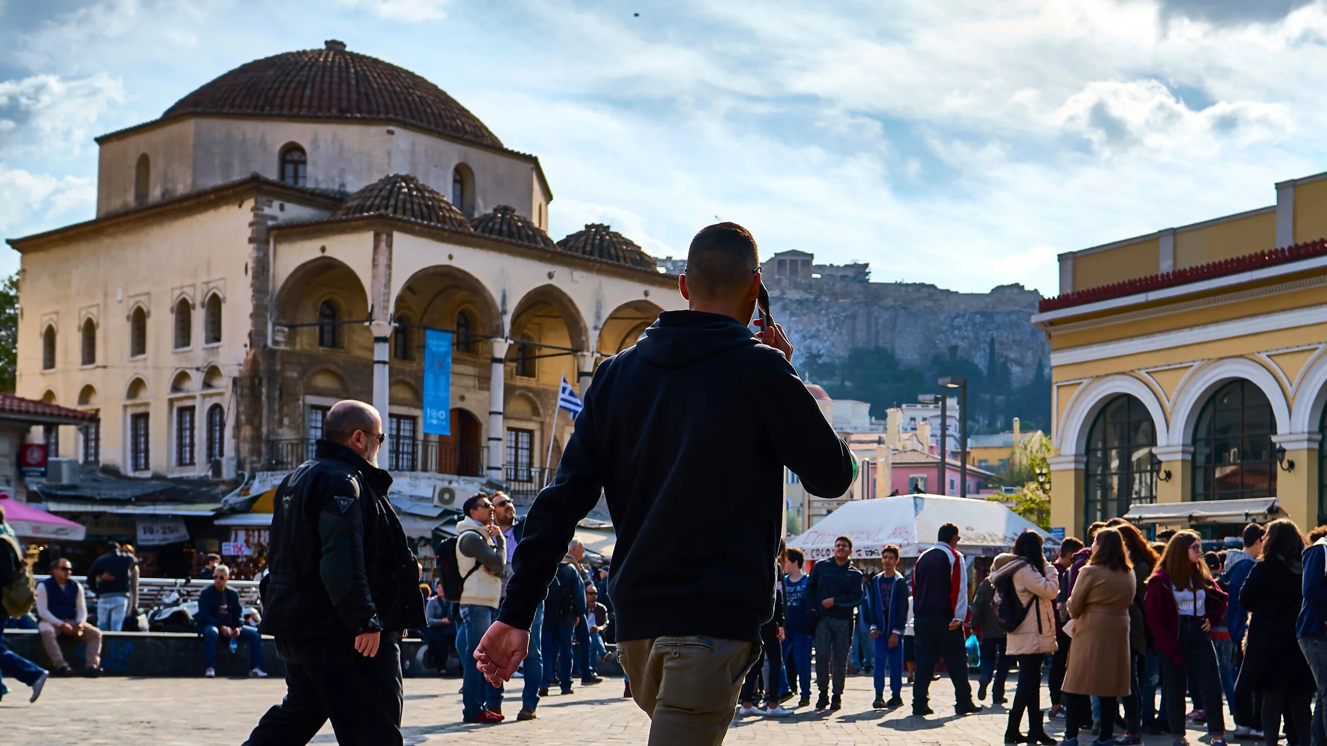 La mosquée Tzistarakis, située à proximité immédiate de la station de métro Monastiráki, est un site touristique populaire (Wikimedia