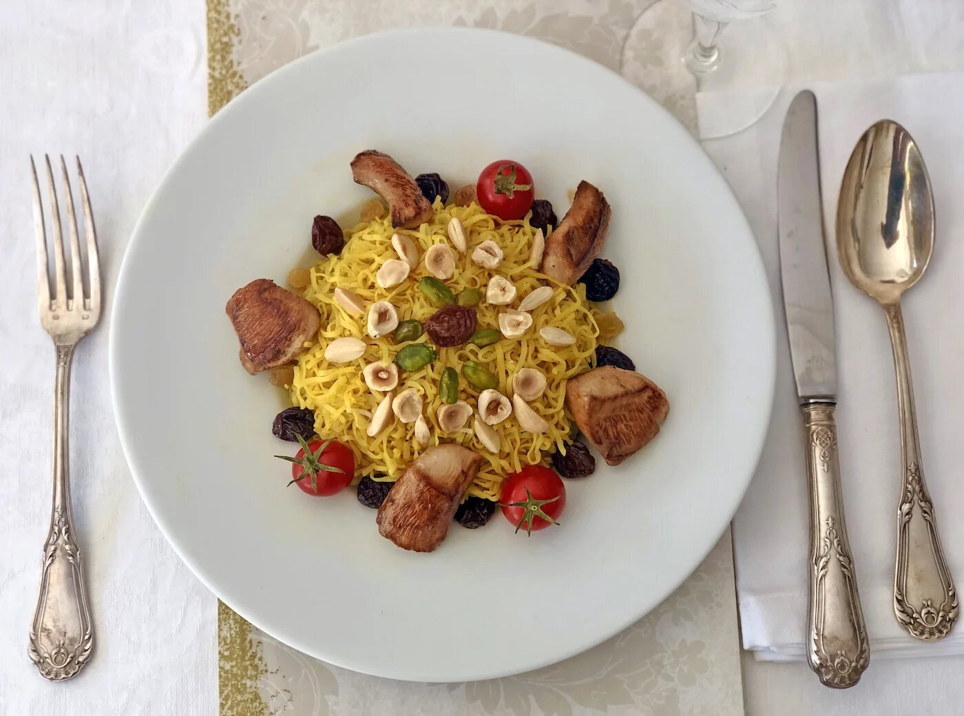 La rechta najra, littéralement « nouille sciure », est confectionnée uniquement à la main de façon artisanale par des artisanes spécialisées, sur le principe des pâtes fraîches (MEE/Foued Frini) 