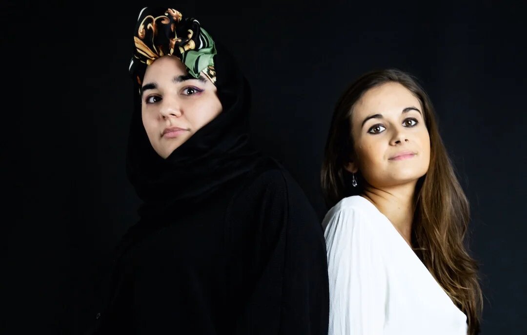 Élise Saint-Jullian, journaliste spécialisée en droits des femmes et des religions (à droite), et LK. Imany, illustratrice (MEE/Linda Rachdi)