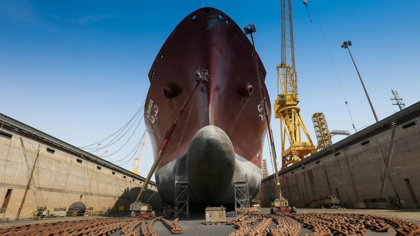 Un méthanier en cale sèche au chantier naval N-KOM, au Qatar. Le Qatar a annoncé son intention d’acquérir jusqu’à une centaine de nouveaux méthaniers (Nakilat)