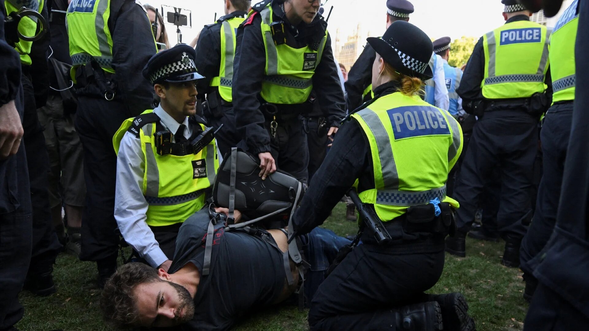 Police officers detain a protester during a rally organised by Defend Our Juries, challenging the British government's proscription of "Palestine Action" under anti-terrorism laws, in Parliament Square, in London, Britain, August 9, 2025. (REUTERS/Jaimi Joy)
