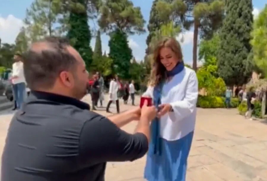 Screenshot showing couple proposing in tomb of 14th-century poet Hafez-e Shirazi (screenshot)