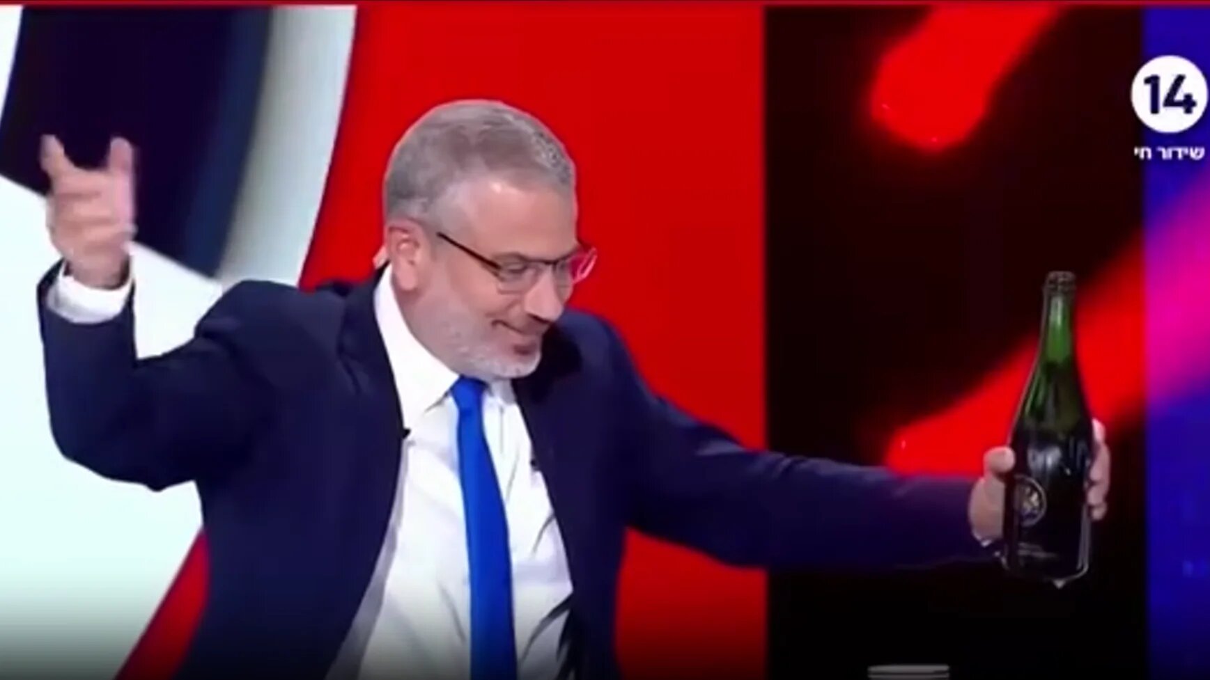 Israeli Channel 14 anchor and host Yinon Magal opens a bottle of wine live on air to celebrate Israeli strikes on Qatar (X)