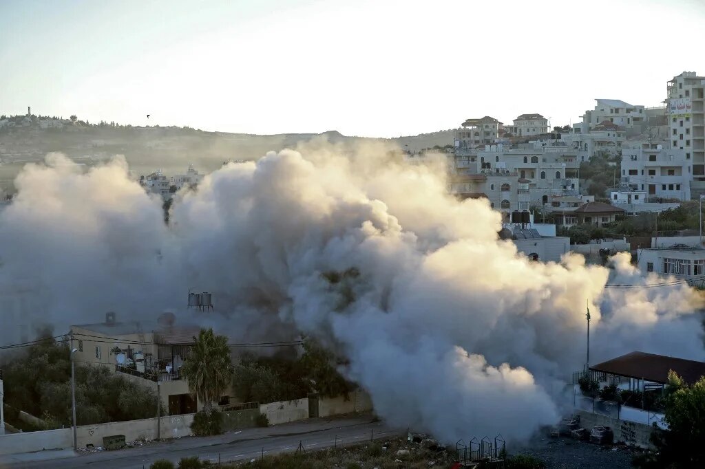 Israeli forces destroyed a building belonging to Muntasir Shalabi