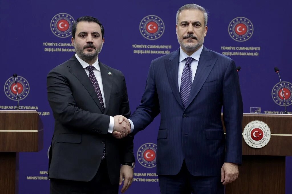 Syria's Foreign Minister Asaad al-Shaibani (L) and Turkey's Foreign Minister Hakan Fidan (R) shake hands following their joint press conference in Ankara on January 15, 2025. (Adem ALTAN / AFP)