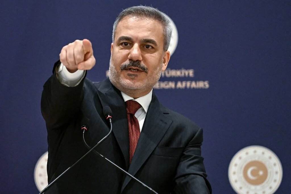 Turkish Minister of Foreign Affairs Hakan Fidan gestures as he addresses the audience during a press briefing meeting in Istanbul on 15 January 2026 (Ozan Kose / AFP)
