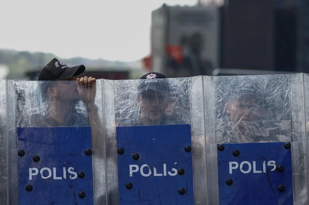 Turkish riot police block a road in Istanbul, on 8 September 2025 (Kemal Aslan/AFP)
